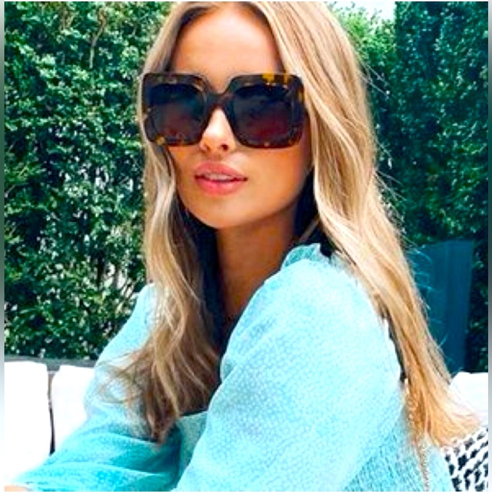 Diff Sasha style oversized black sunglasses in EUC 💞
